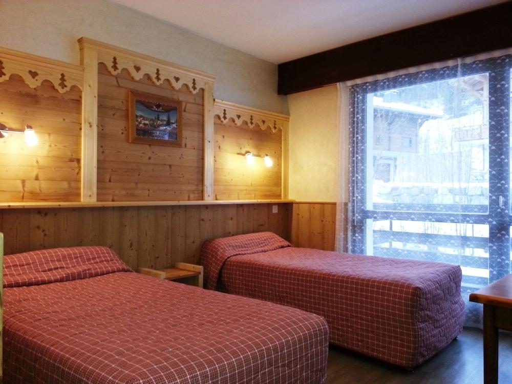 Hotel Le Soly モルジヌ エクステリア 写真